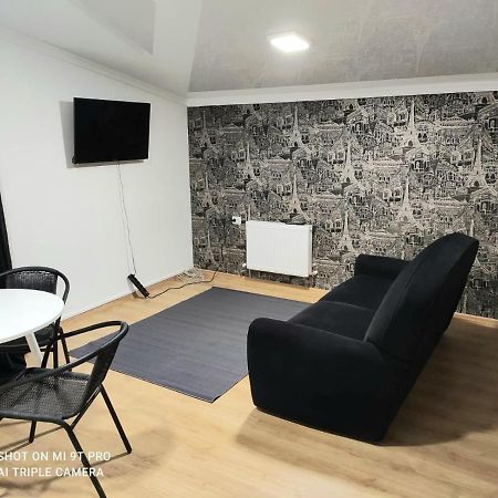 Studio In The Center City 基希讷乌 外观 照片